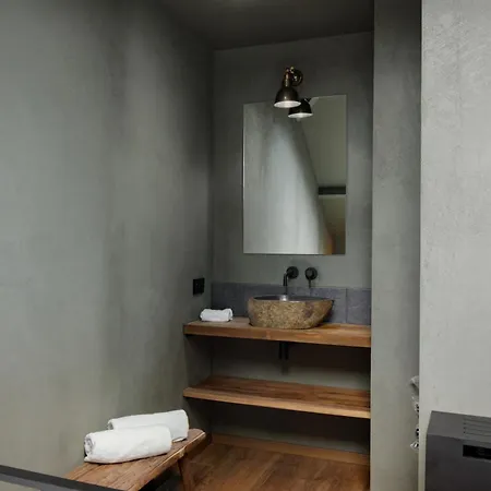 Hillview Grandvoir Hotel 4*