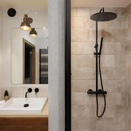 Hillview Grandvoir Hotel 4*